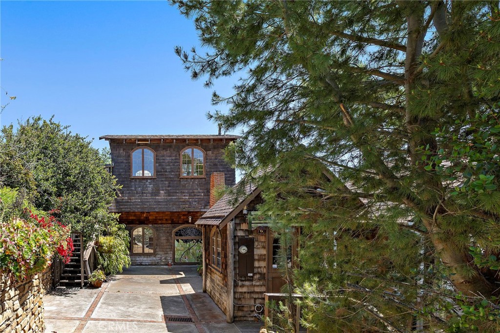 2147 Crestview