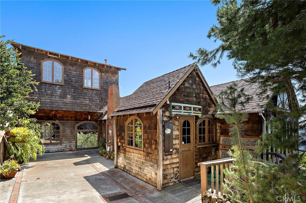 2147 Crestview
