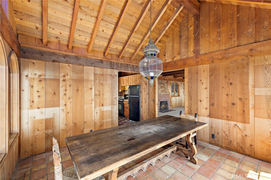 2147 Crestview