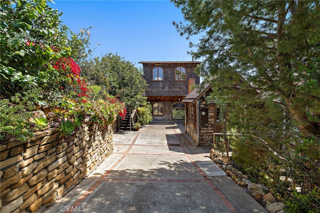 2147 Crestview