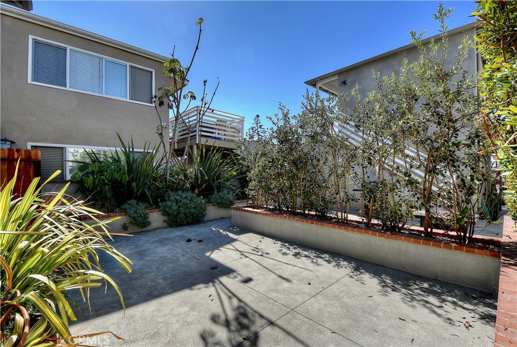 445 BENT Street