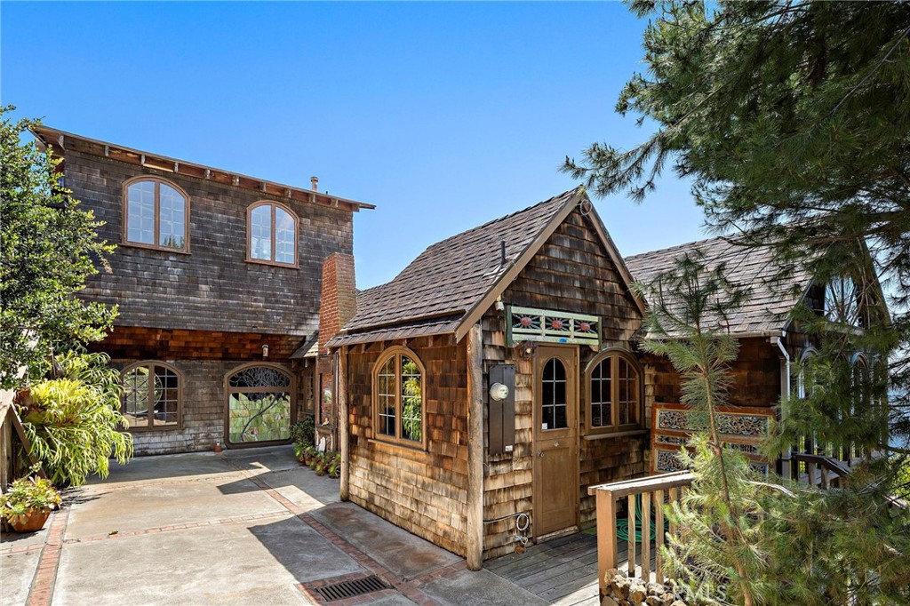 2147 Crestview