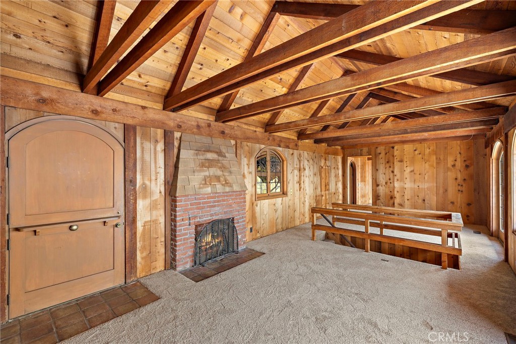 2147 Crestview