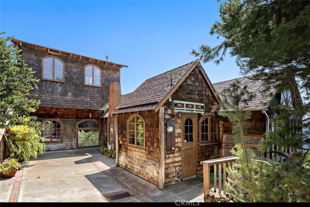 2147 Crestview