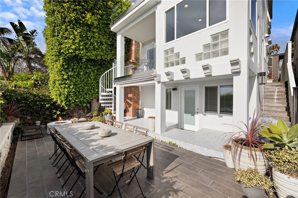 2609 Victoria Drive