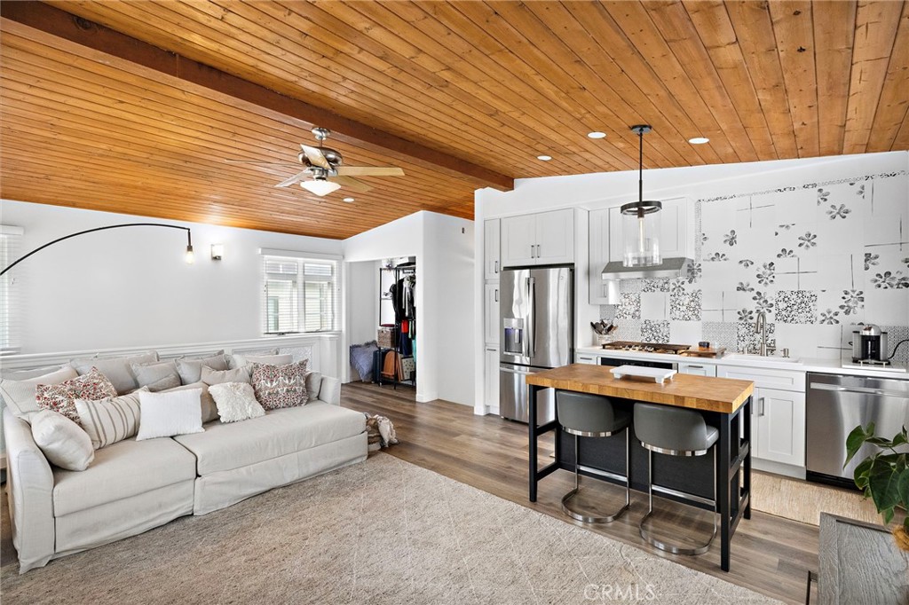 2609 Victoria Drive