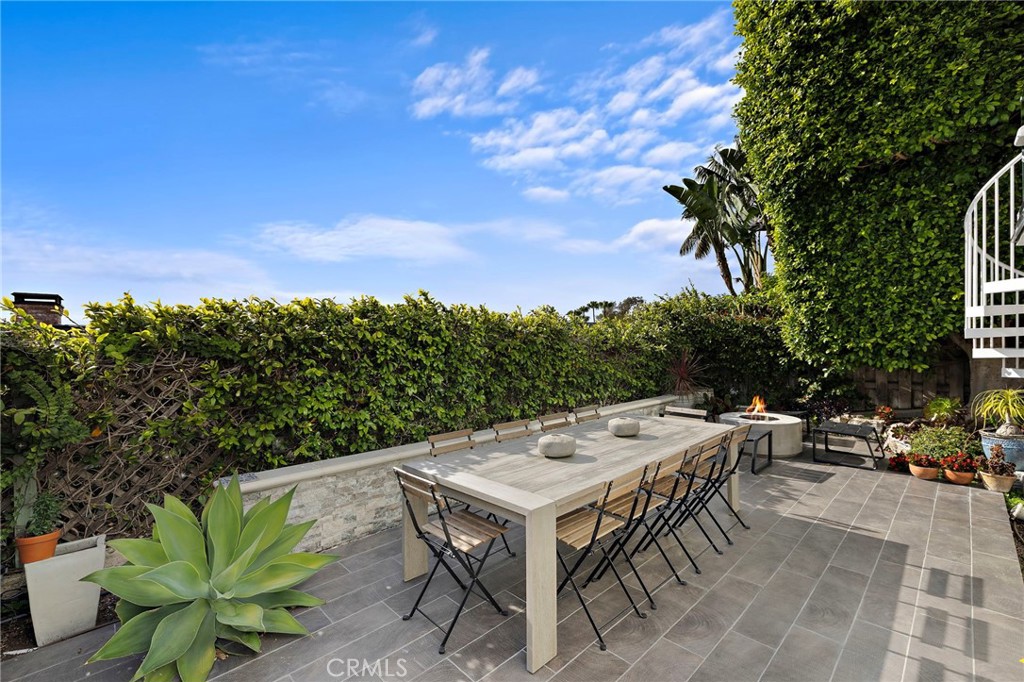 2609 Victoria Drive