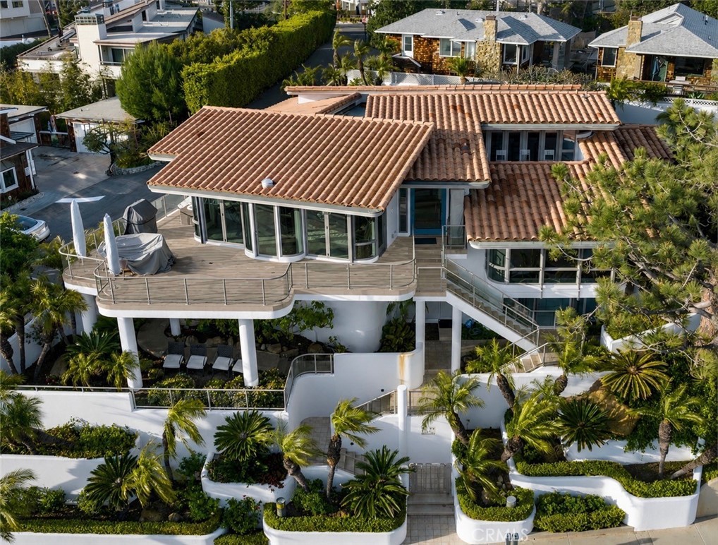 594 Cliff Drive