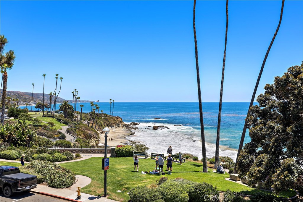 594 Cliff Drive