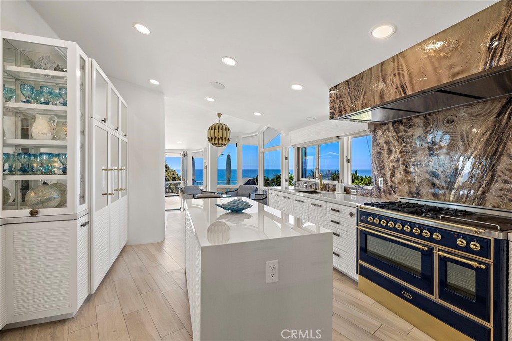 594 Cliff Drive