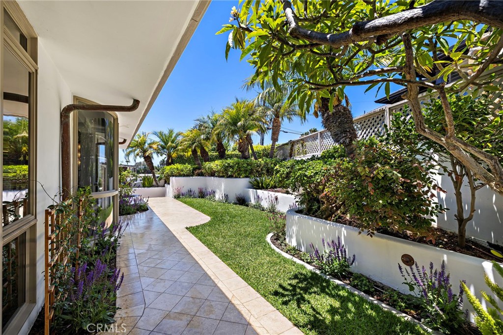 594 Cliff Drive