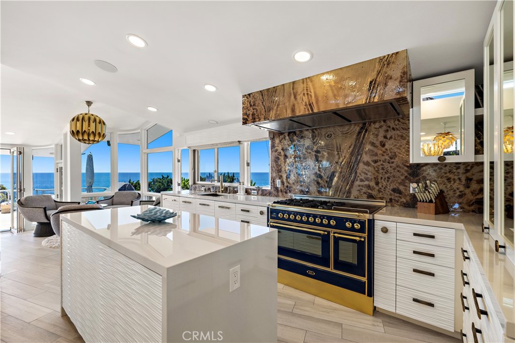 594 Cliff Drive