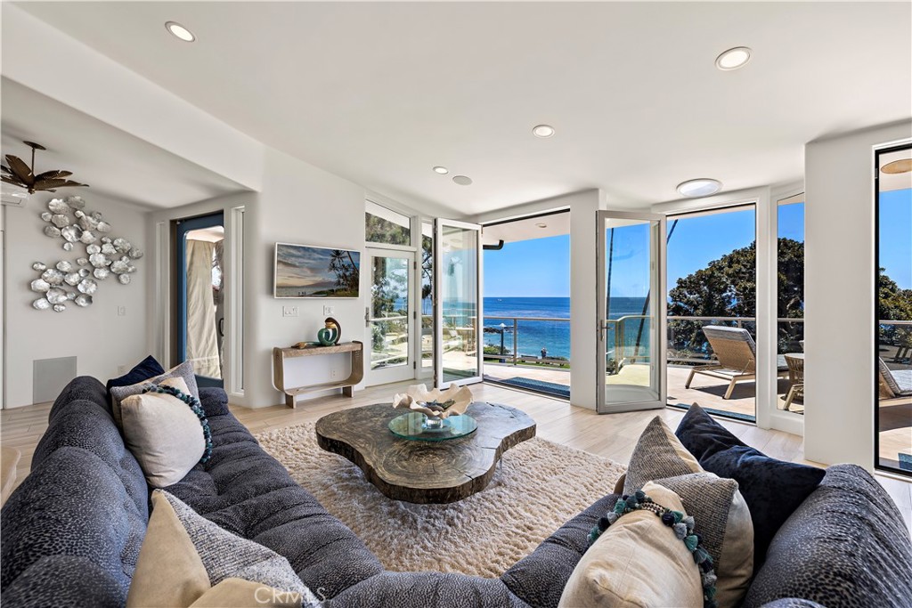 594 Cliff Drive