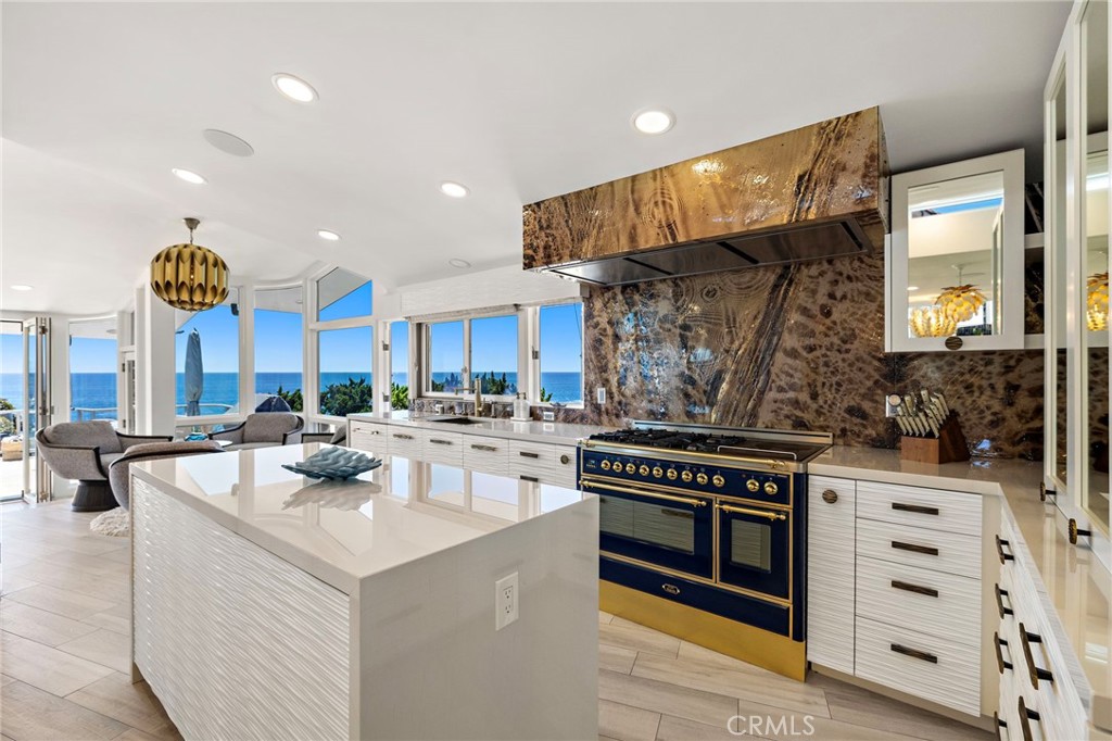 594 Cliff Drive