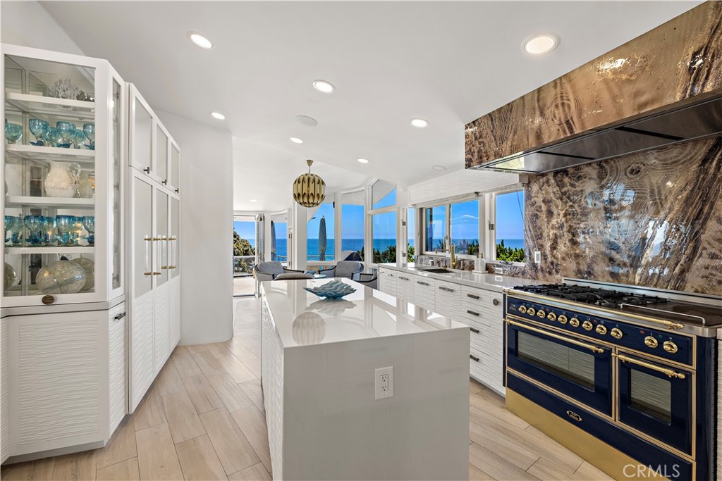 594 Cliff Drive