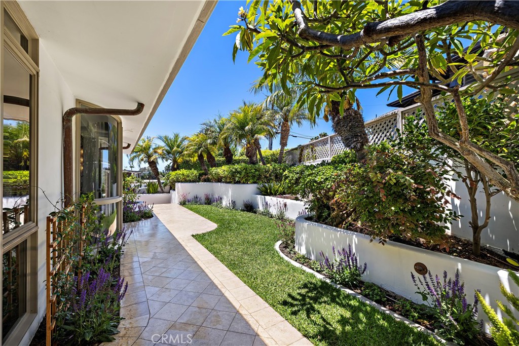 594 Cliff Drive