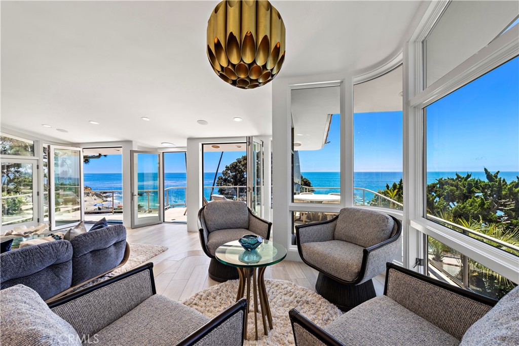 594 Cliff Drive