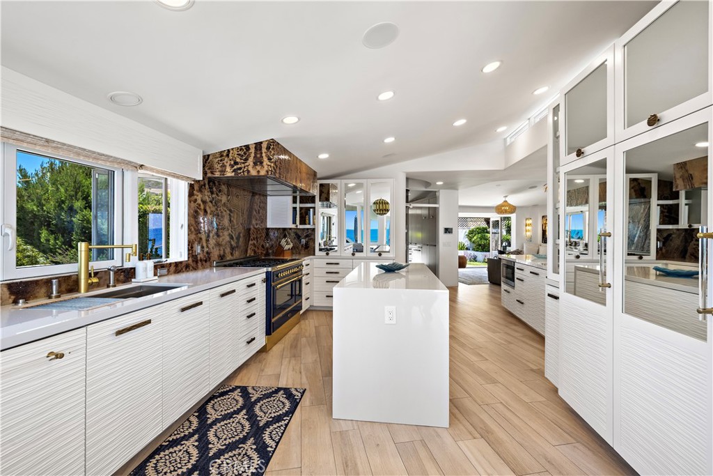 594 Cliff Drive