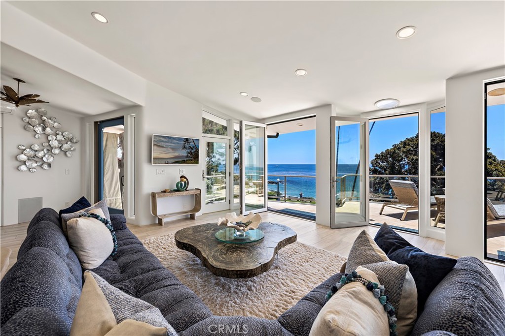 594 Cliff Drive