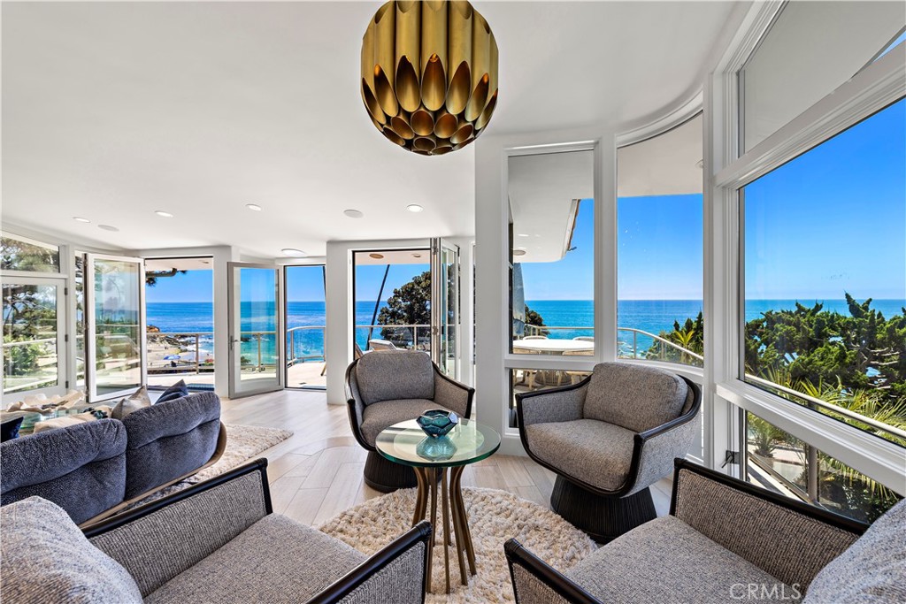594 Cliff Drive