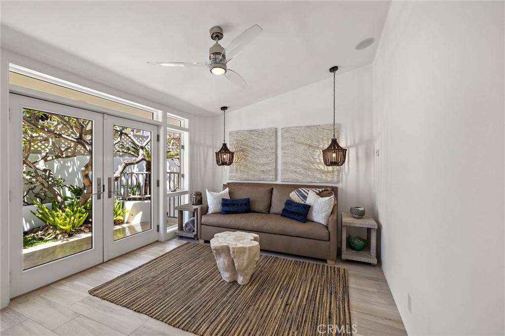 594 Cliff Drive