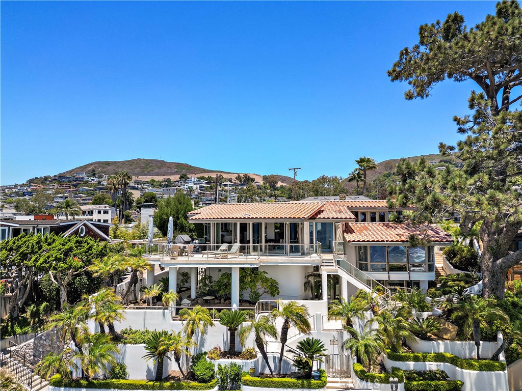 594 Cliff Drive