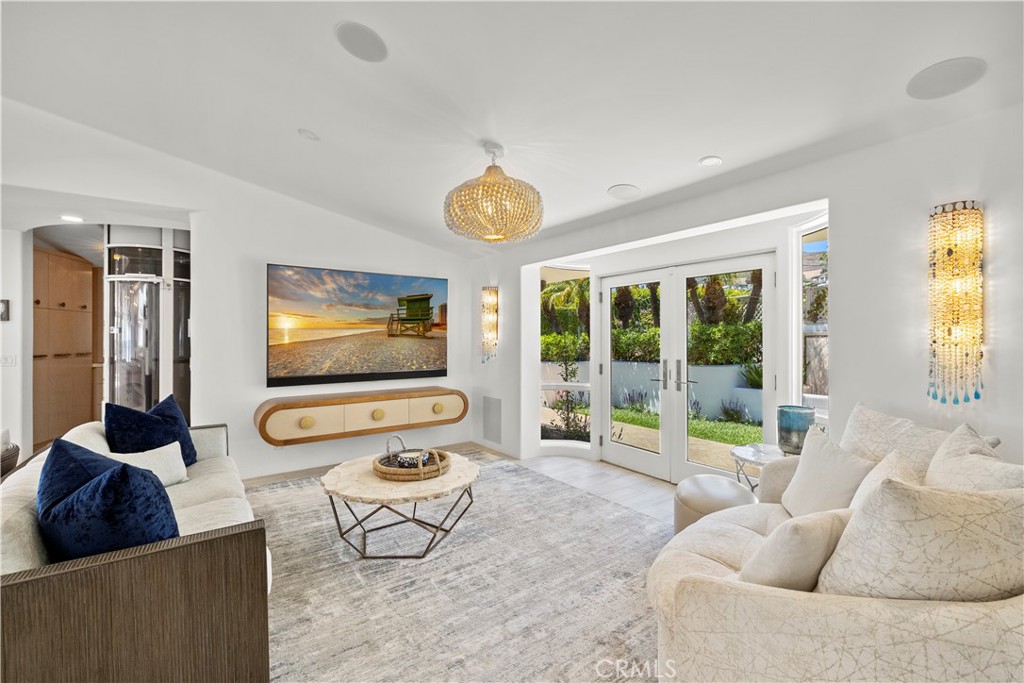 594 Cliff Drive