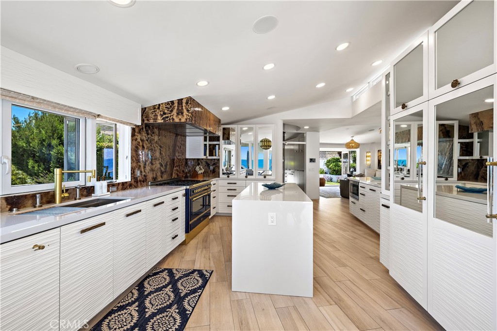 594 Cliff Drive