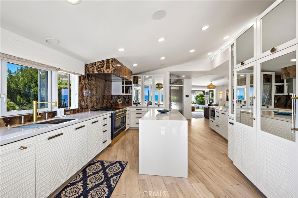 594 Cliff Drive