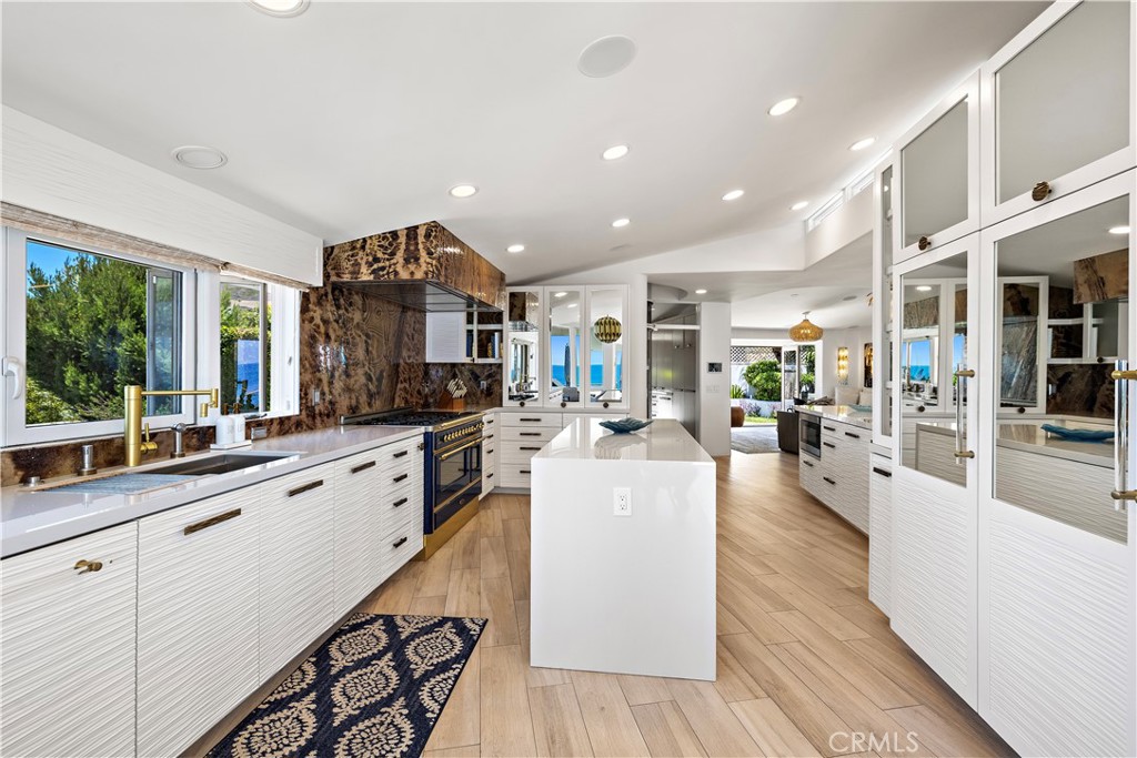 594 Cliff Drive