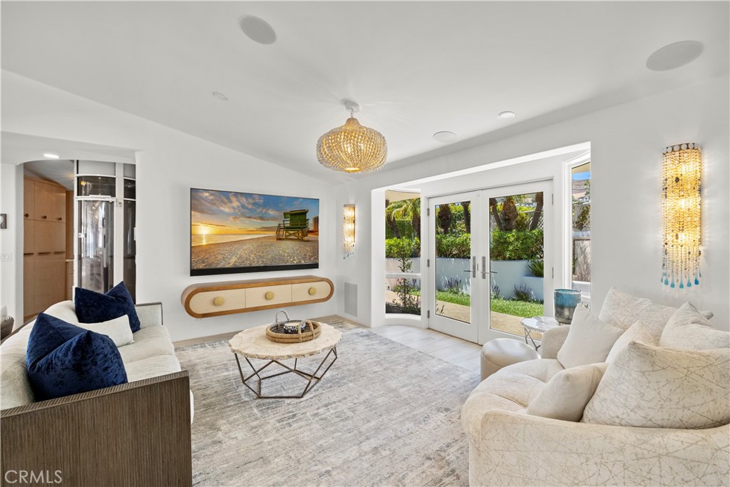 594 Cliff Drive