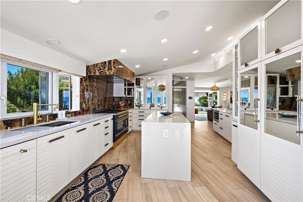 594 Cliff Drive