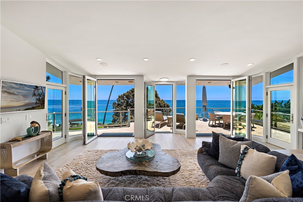 594 Cliff Drive