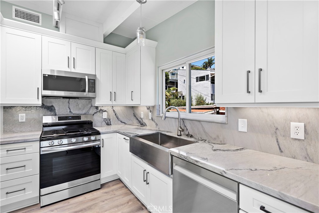 1435 Bluebird Canyon Drive