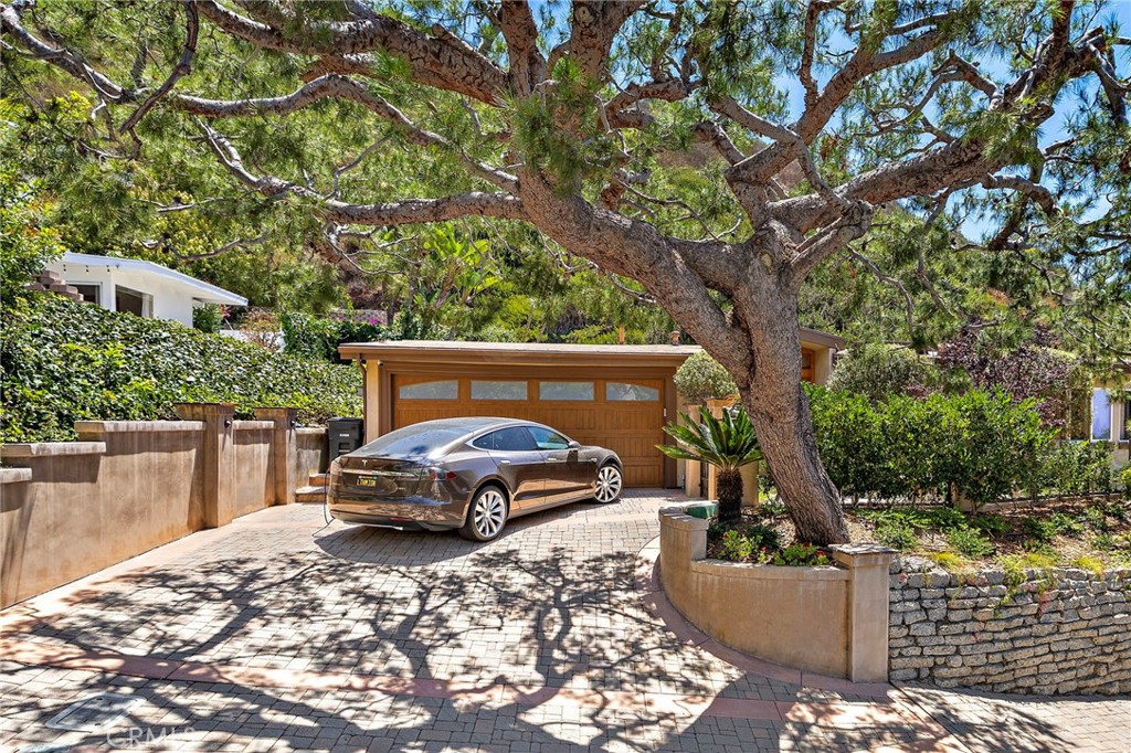 1106 Skyline Drive 1