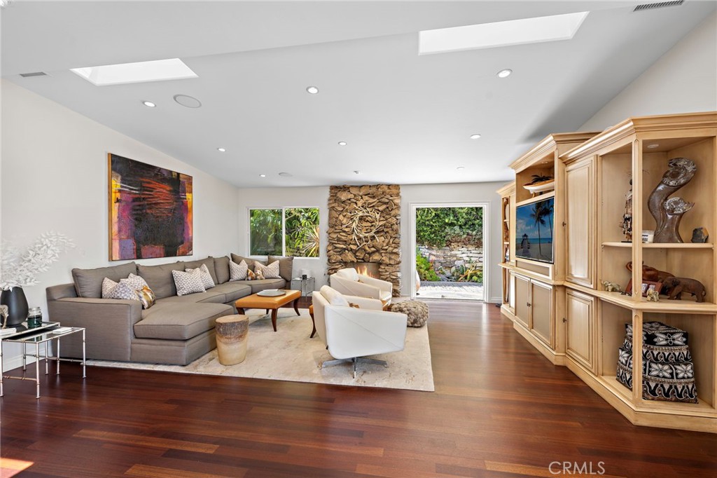 1106 Skyline Drive 1