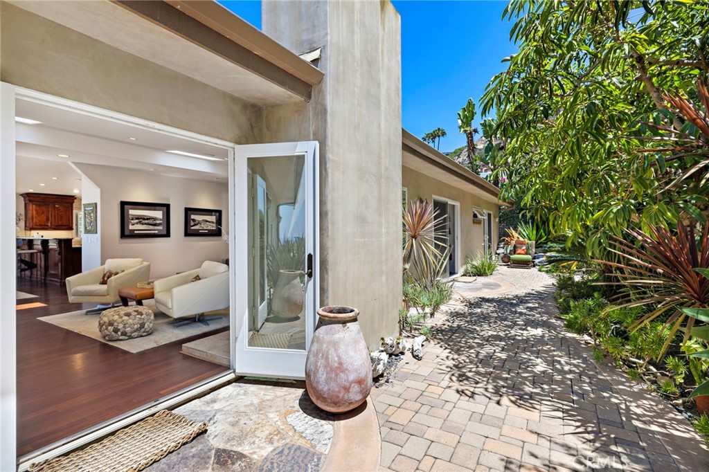 1106 Skyline Drive 1