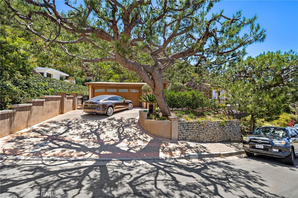 1106 Skyline Drive 1