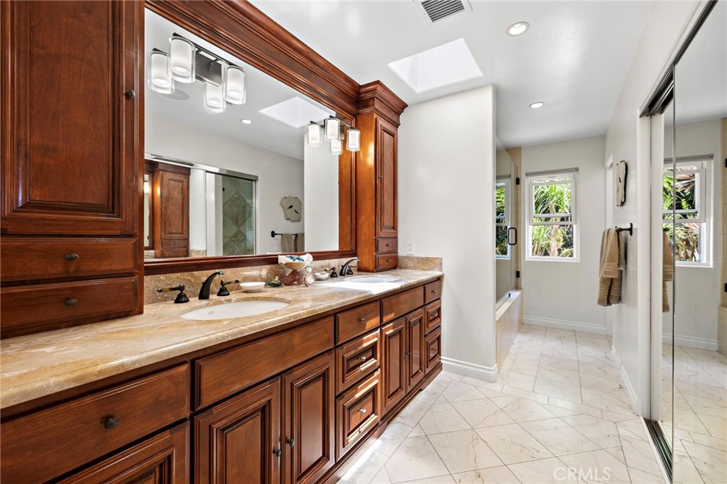 1106 Skyline Drive 1