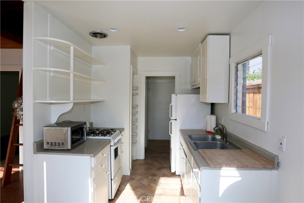 426 Aster Street B back