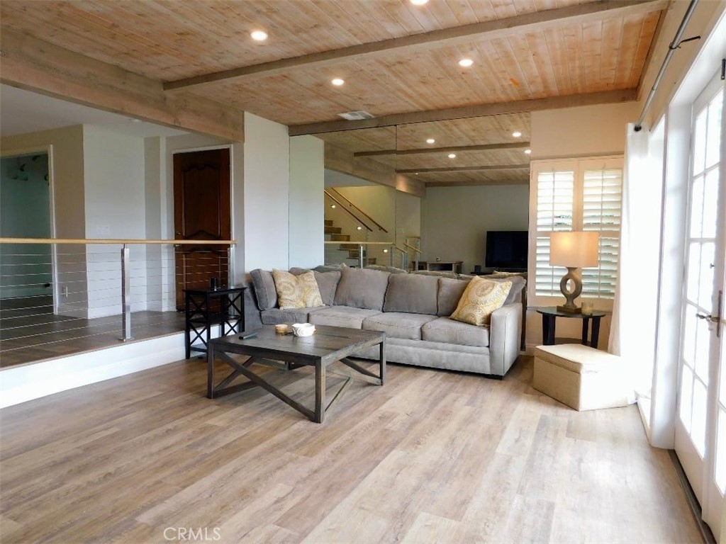 814 Cliff Drive