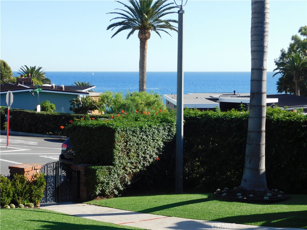 814 Cliff Drive