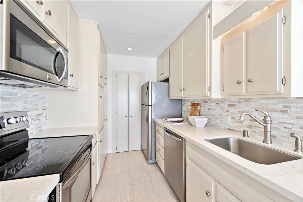 31561 Table Rock Drive 208