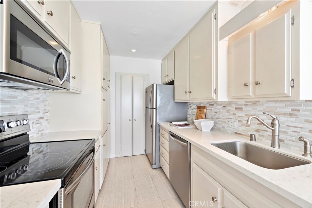 31561 Table Rock Drive 208