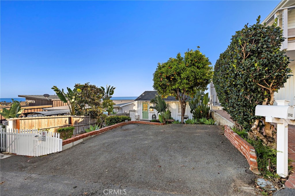 2746 S Coast