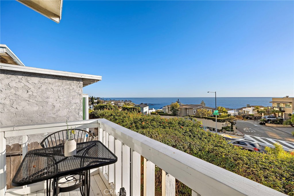 2746 S Coast