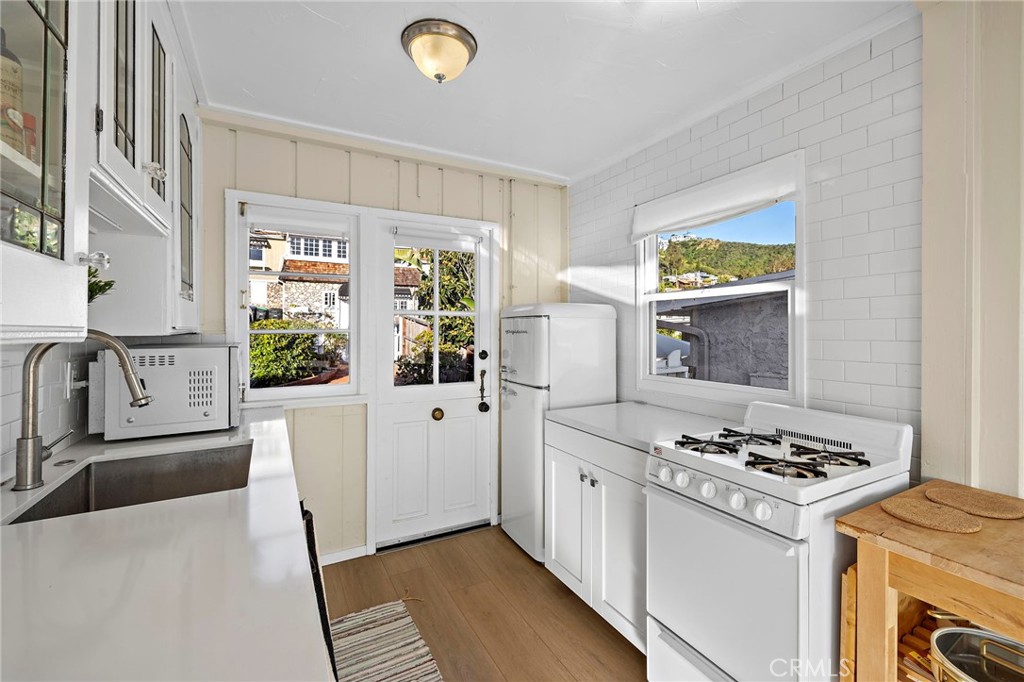 2746 S Coast
