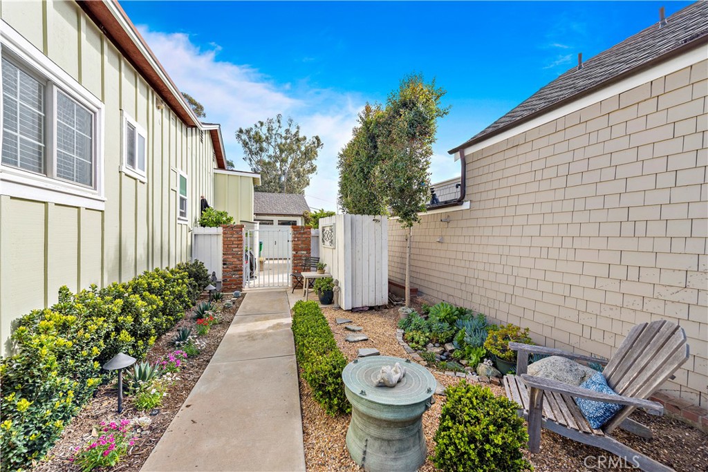 340 Moss Street back