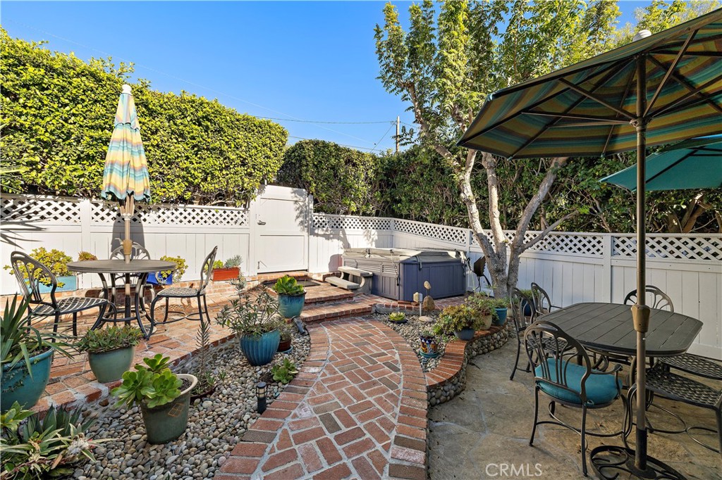 1055 Catalina