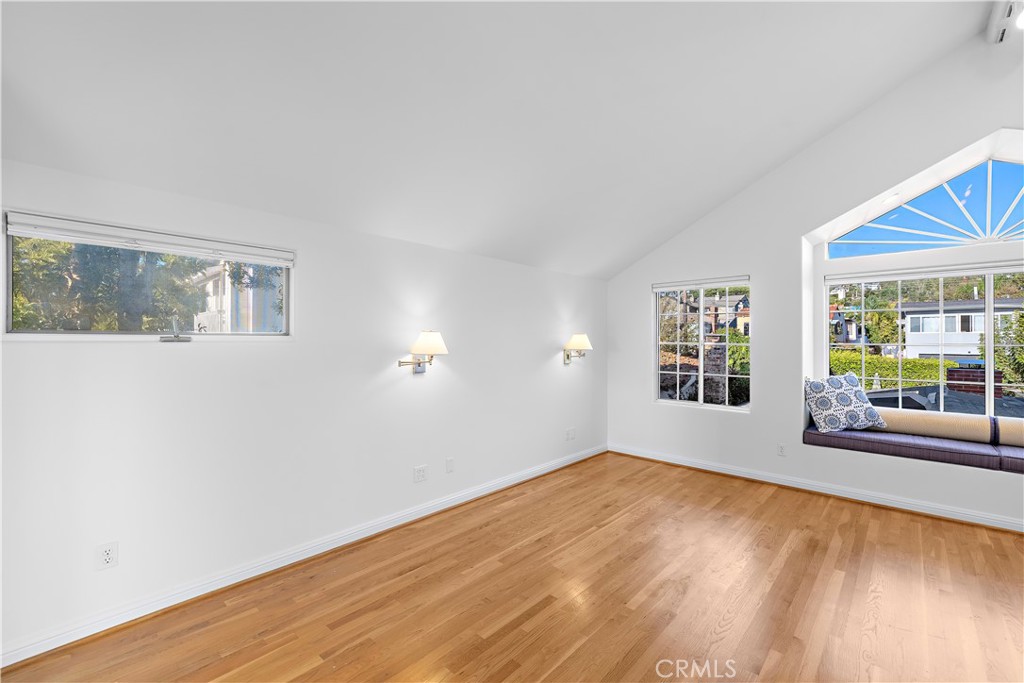 1055 Catalina
